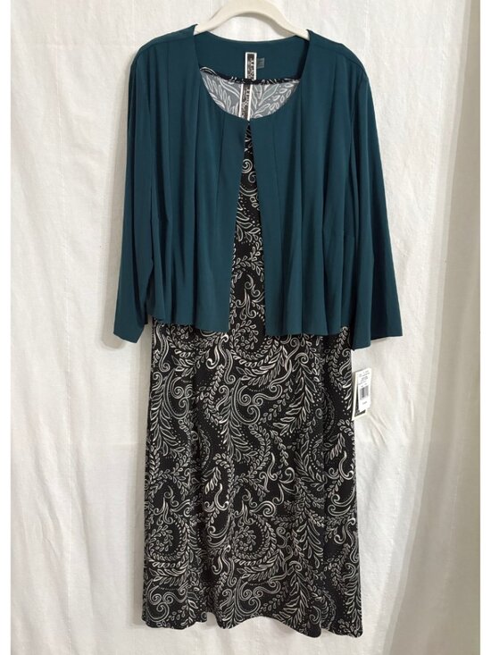 Plus Size 3/4 Sleeve Jacket Dress - Picture 2 of 5